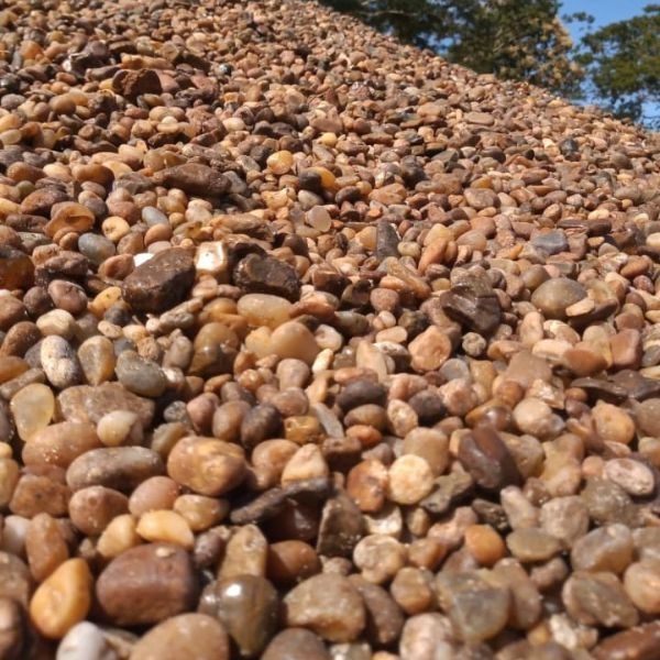 Montanha de Seixos de Rio Marrom