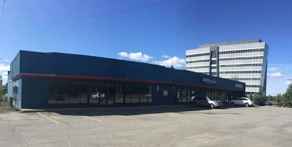 Retail space / 3,164 sq. ft. / high visibility
