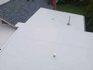 Bradenton FL home featuring TPO roofing installation.