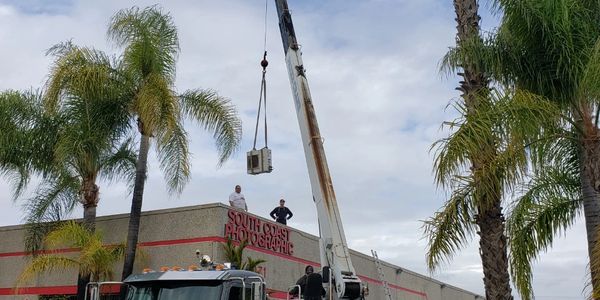 Crane lifting services getting done in Riverside, CA