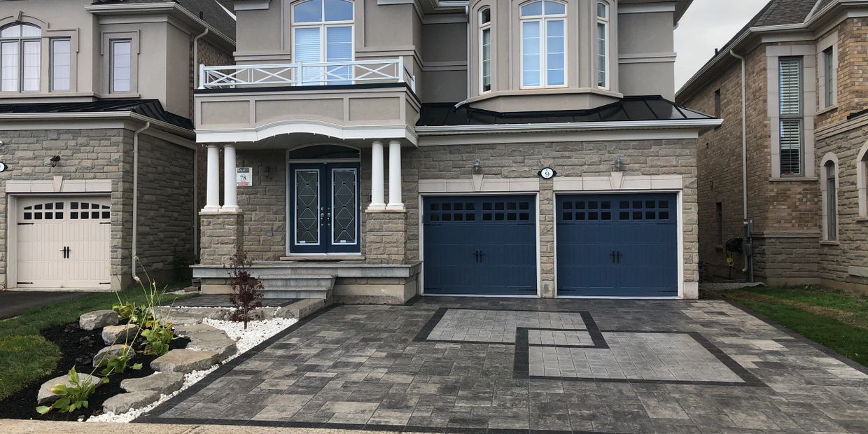 Interlocking Driveway using Unilock Beacon Hill flagstone with a white inlay