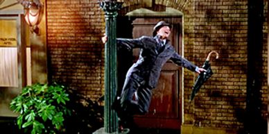 Singing in the Rain - Liza Minnelli - ShowTunes.net streaming show tunes direct to your bar or venue