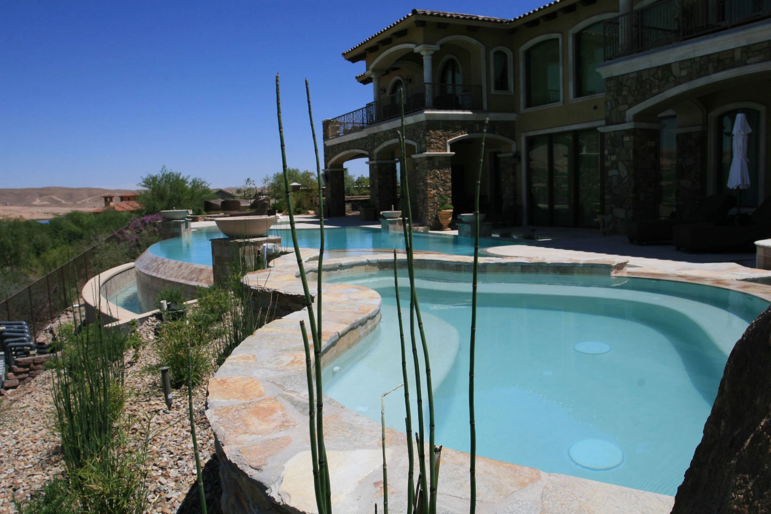 we build pools