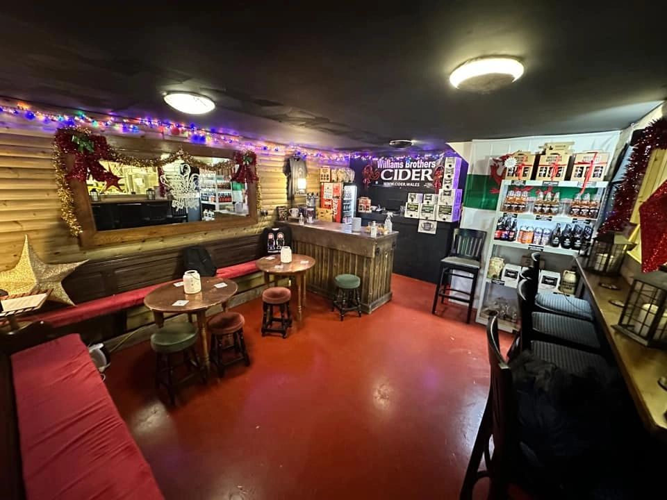 Cider House
Cider Bar
Tap Room
Cider and Beer Shop