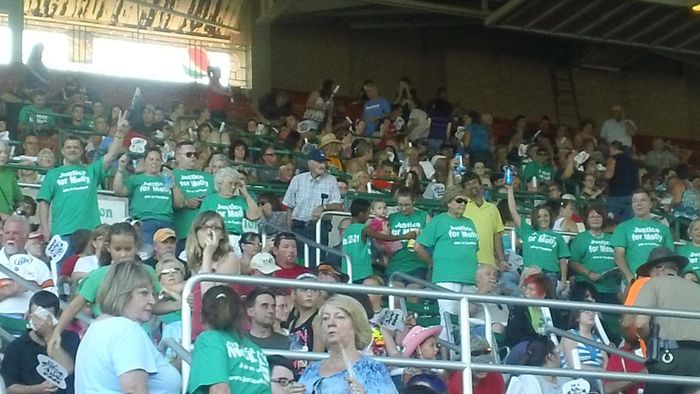 100s of  Justice for Molly supporters at a concert at the DuQuoin, IL state Fair