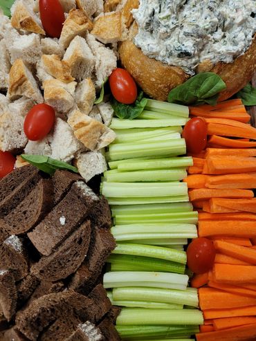 Spinach Dip with Crudites & Bread