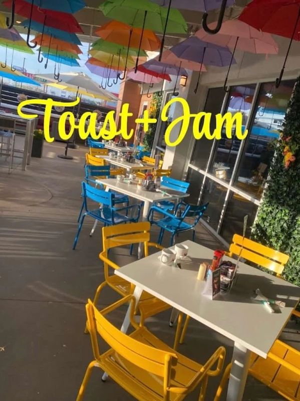 Toast + Jam outdoor seating