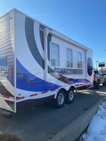 Gran Auction Service sign-in trailer