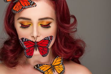 Pearls Daily Models Wink My Way Lashes.