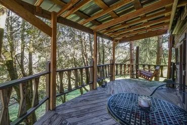 The stone-wall has plaques inlayed commemorating the Cobb Family, the Estate and Tyrus R. Cobb World