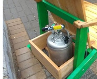 All Custom Beer Chairs include: 
2.5 Gallon Keg
Beer Tap
CO2
Regulator 
Built in 20"x12" ice cubby