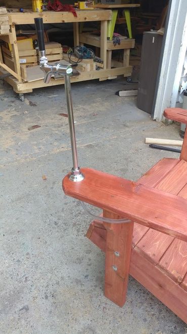 Skinny tower and regular handle
2.5 Gallon Keg
Beer Tap
CO2
Regulator 
Built in 20"x12" ice cubby