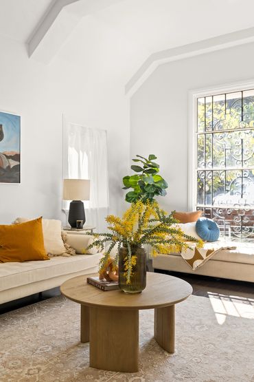 living area, natural light, airy, cheerful, interior, los angeles, design, skill, detail shot