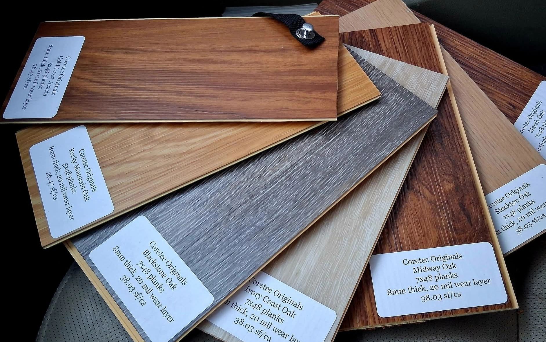 • Wear Layer
Maintenance Free: Protects against excessive wear and stains.
• UV Acrylic Finish