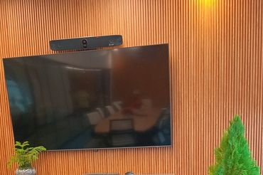 AICO sistema de audio poly en salón de conferencia de Marsh McLennan