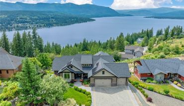 Beautiful lake view house, just steps away from McArthur Heights hiking trails.