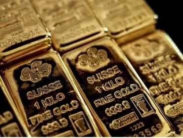 Close-up of 1 kilo fine gold bars stamped with purity and weight.