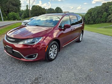 2018 Chrysler Pacifica Touring L 118k $11500
