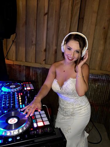 Bride DJ
Reign Entertainment Wedding DJ Tampa FL