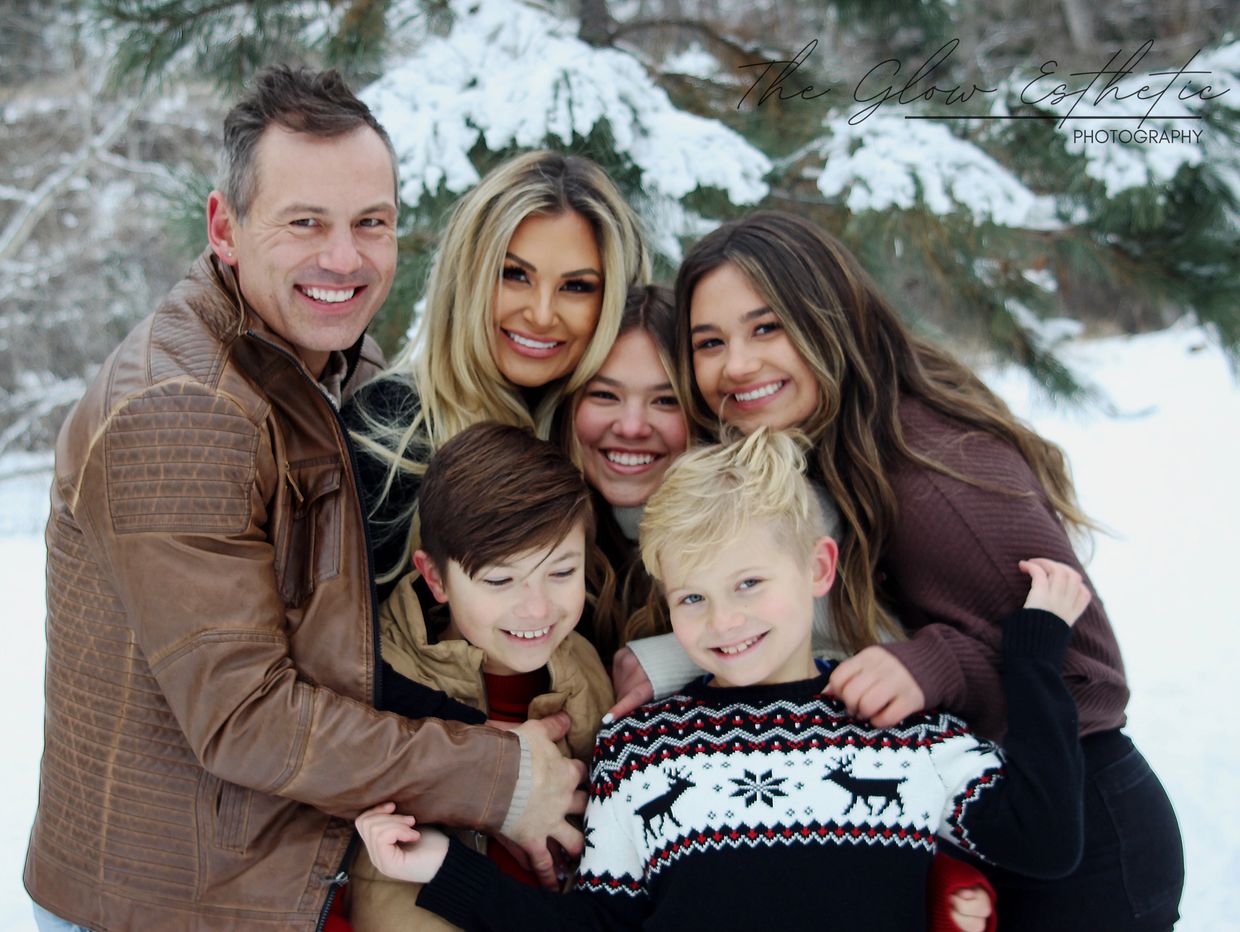 Winter family photo outdoors. Snowy photo. Missoula, Montana Photographer.
