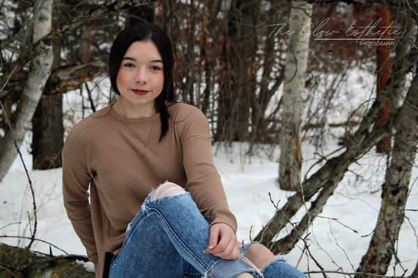 Winter senior portraits outdoors. Girl sitting. Missoula, Montana photographer. 