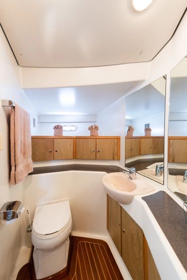 Tahiti sport fishing charter boat ultimate lady Port Master cabin head