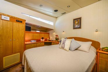 Tahiti sport fishing charter boat ultimate lady starboard Cabin