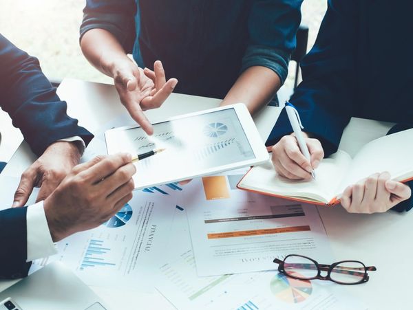 business adviser meeting to analyze and discuss the situation on the financial report