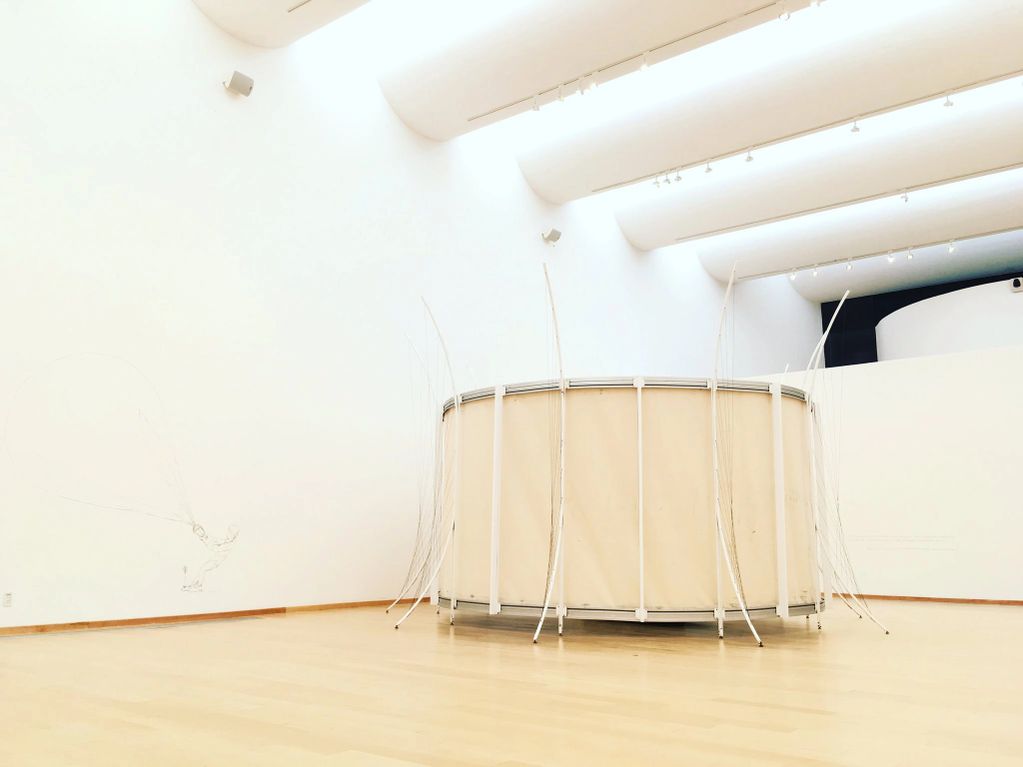 View room with the instalation of "el naufrago"