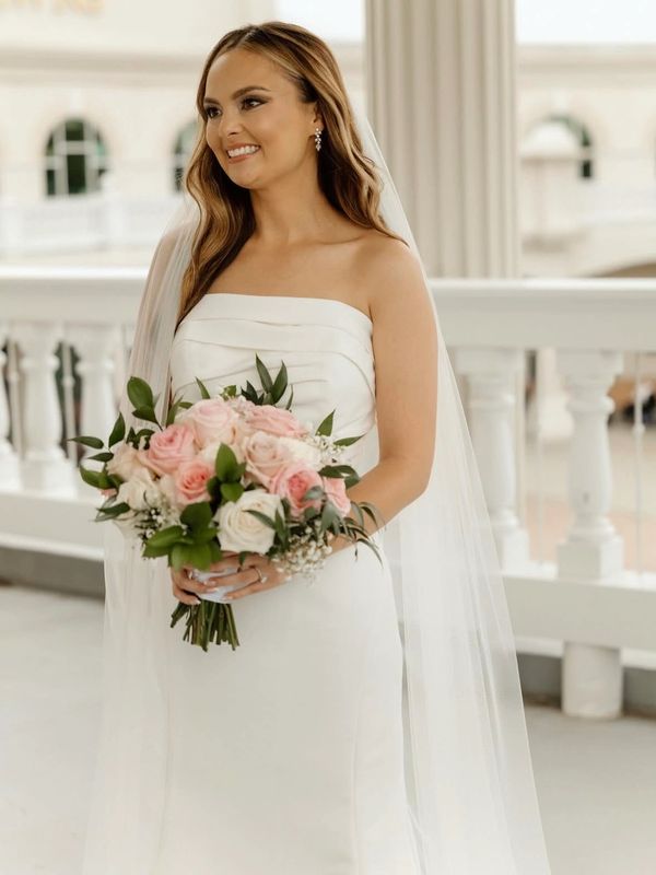 Bride +2 adults
Bride makeup or hair $350
Bridal party makeup or hair
Reservation Fee $350