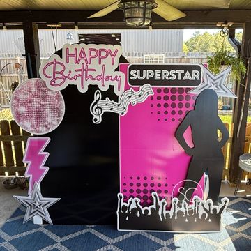2 backdrop panels, the superstar & 7-10 graphics.