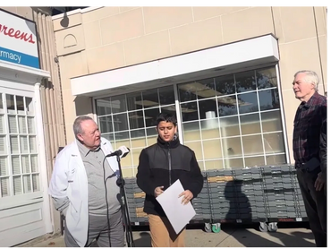 Delivering my speech at my fundraiser for the veteran pharmacist Bob Hessleberg