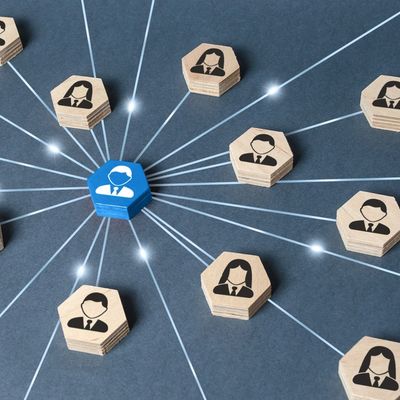The leader is connected to the employees through a wide network of lines.