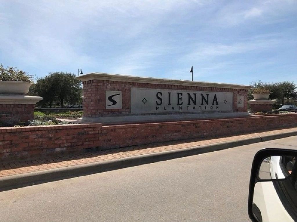 The entrance sign for Sienna Plantation in Missouri City, Texas.