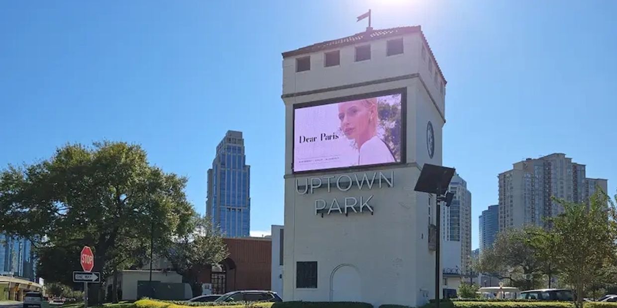 Upholstery cleaner in Tanglewood, Houston specializing in delicate fine fabric upholstery cleaning.