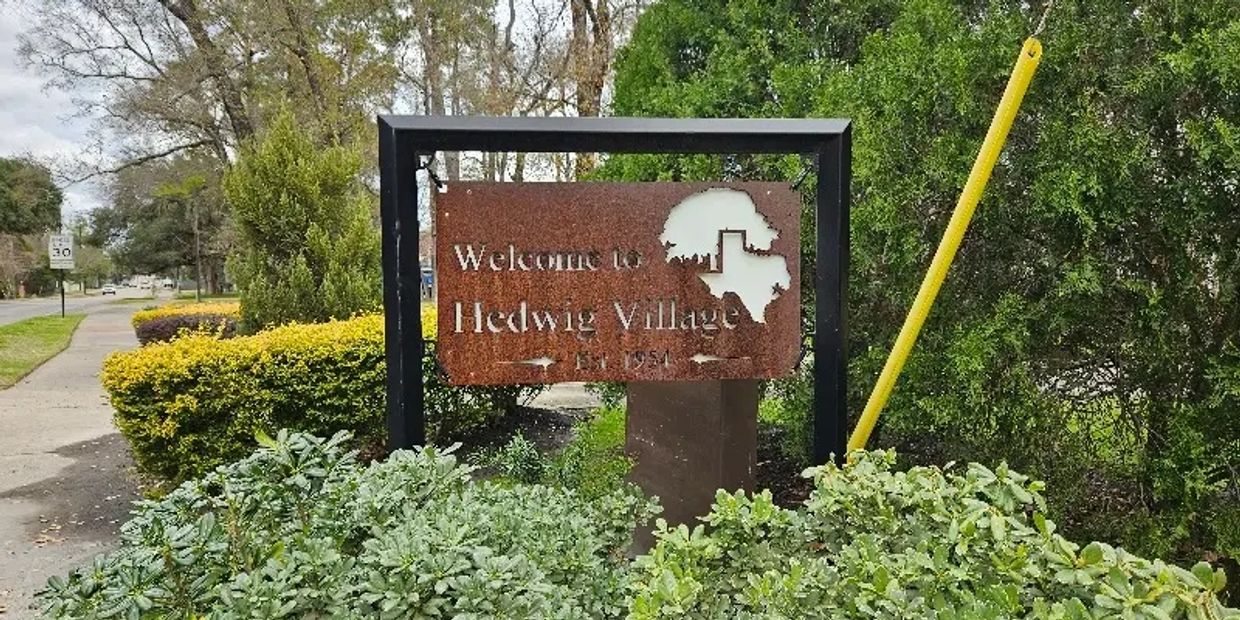 Upholstery cleaner in Hedwig Village specializing in delicate fine fabric upholstery cleaning