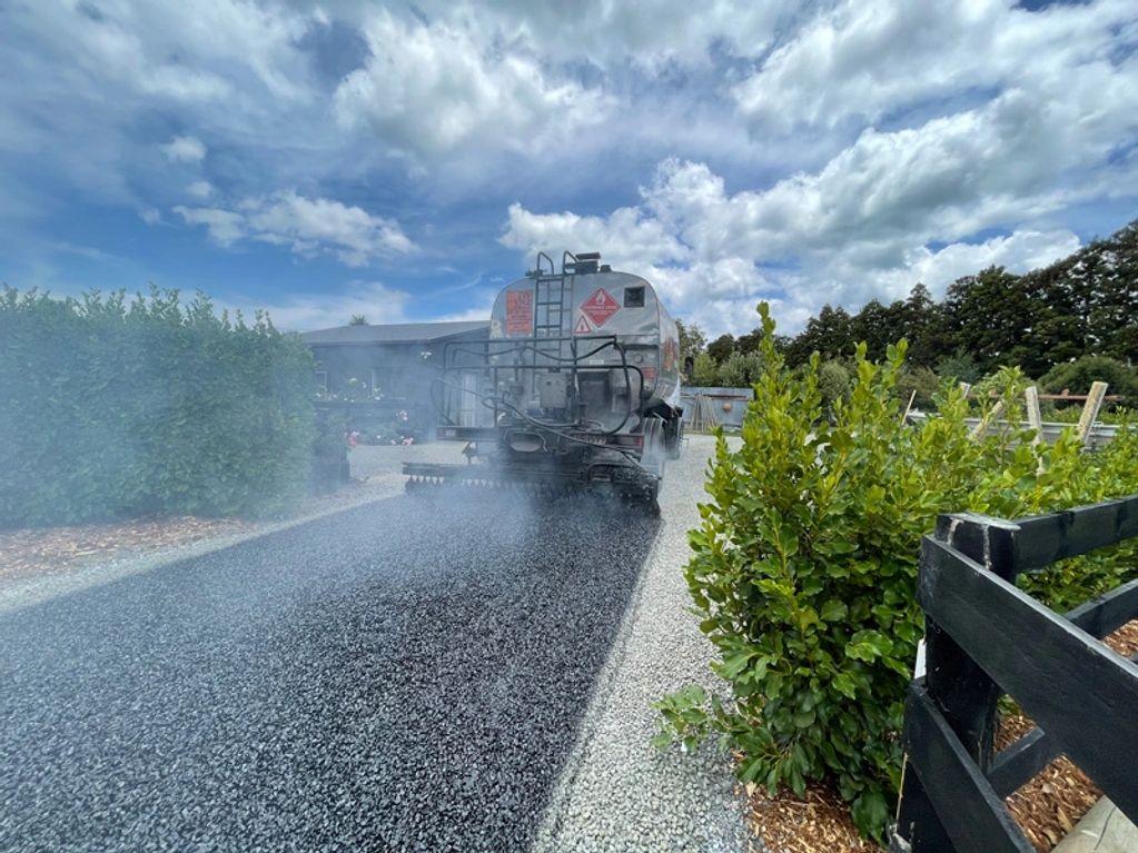 Asphalt and surface dressing driveway
Surface dressing driveway
Surface dressing in Oxford
Tarmac ox
