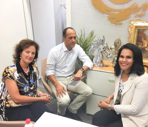 CEO talking with client at Cyrus Branding & Comms office