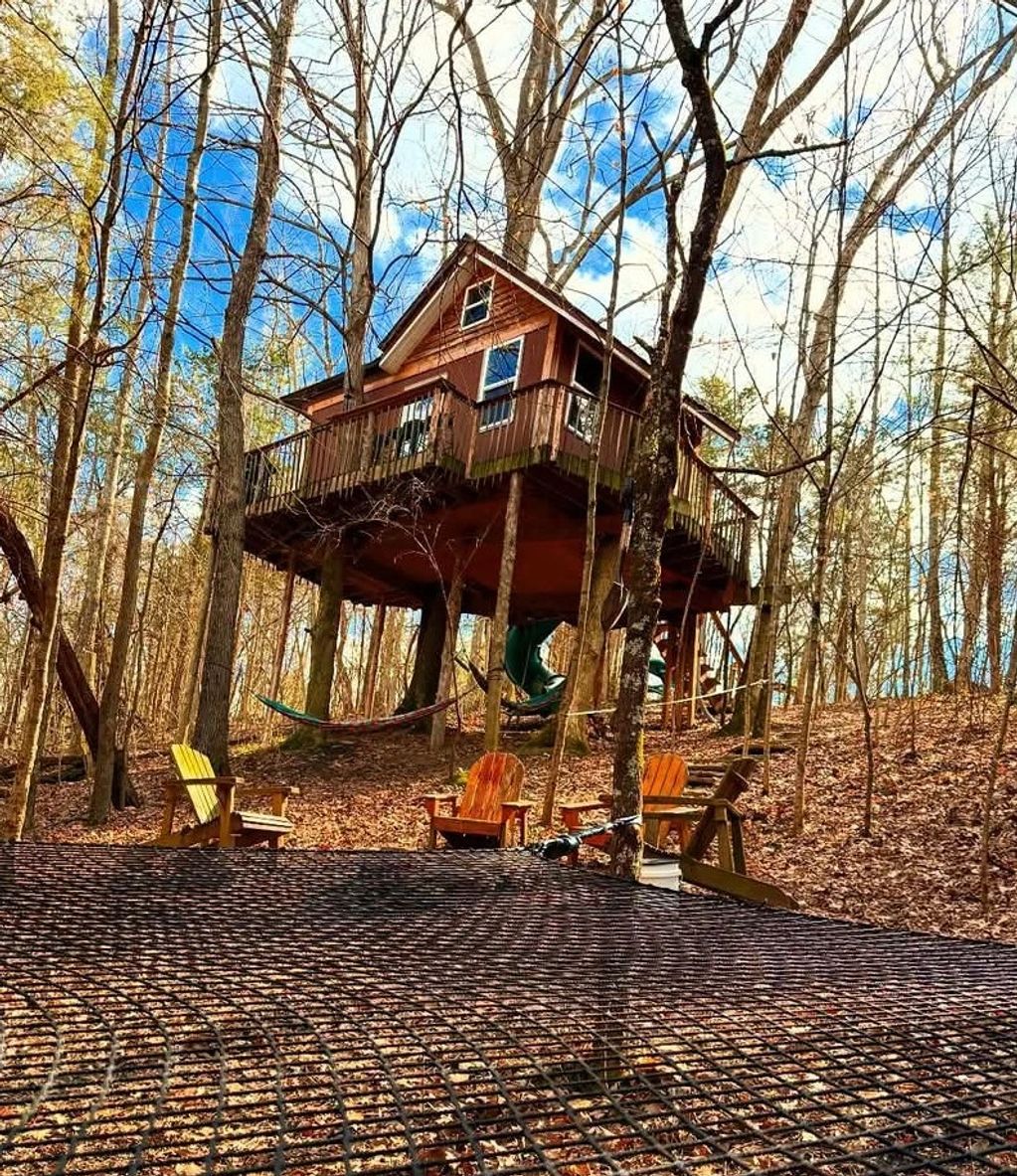 EarthJoy treehouse hickory with outside playland