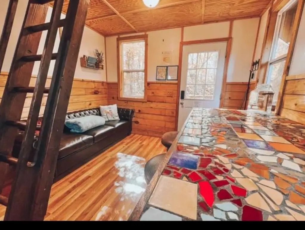 EarthJoy hickory treehouse three beds and full kitchenette