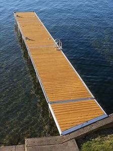 Pole dock
