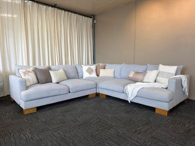 Davini 3 Piece Corner Lounge
Dimensions : L3160xW3160xD1300xH850