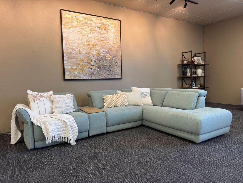 Nick Scali 4.5 Seater Recliner Corner Terminal couch
Dimensions : L3200x2300xH700
$2180