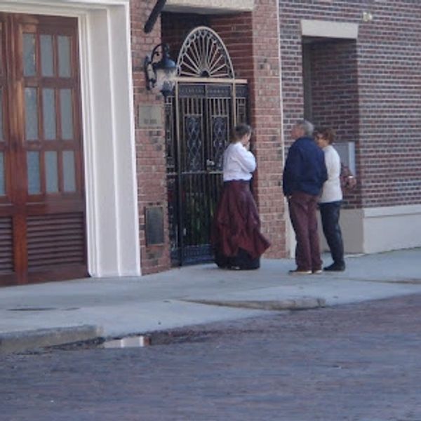 History Walking Tours 
Take an easy stroll down the beautiful streets of historic Wilmington NC 
Pri
