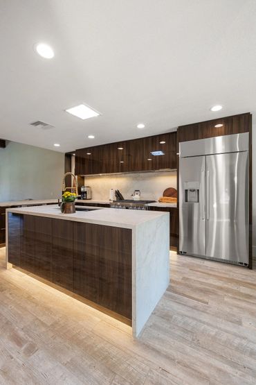 Integrated custom cabinets in Olmo Gloss by Alvic for beautiful modern kitchen design