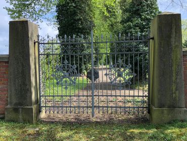 Eingang zum Friedhof Dobbertin an der Strasse der Jugend