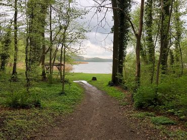 Badestelle an der KlosterAmtsScheune über den Fussweg erreichbar durch den Klosterpark