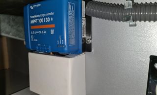 Montageort des MPPT Reglers in dem Servicefach