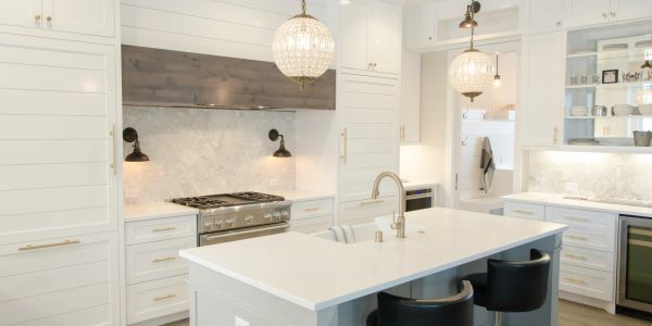 Clean and neat kitchen.