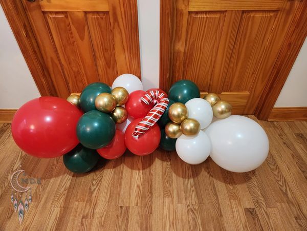 Grab and go 4 foot balloon garland Christmas theme